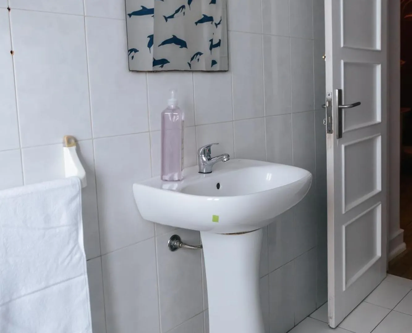 Homestay Aquilla Family Room 305 Lisbon Portugal